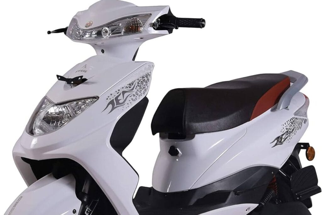 Nirbhay 2025 05 31T224149.723 स्टाइल भी, पॉवर भी 86,690 में Ampere Zeal EX दे रहा 120KM की रेंज और 55KM की टॉप स्पीड