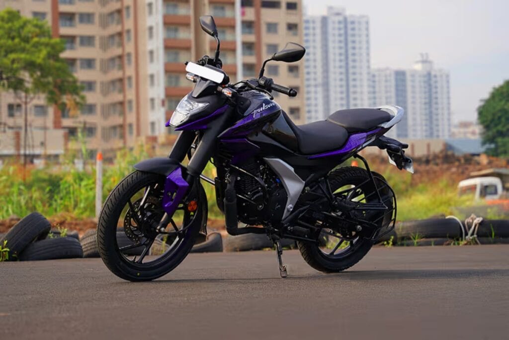 Nirbhay 2025 06 01T150428.071 Bajaj Pulsar N125 दमदार 11.83 बीएचपी पावर और ब्लूटूथ कनेक्टिविटी के साथ सिर्फ 94,741 से शुरू