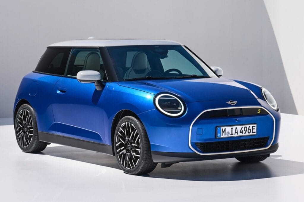 Nirbhay 2025 06 03T085236.957 MINI Cooper SE Electric 7.3 सेकंड में 0 100Km की रफ्तार, सिर्फ 53 लाख से शुरू