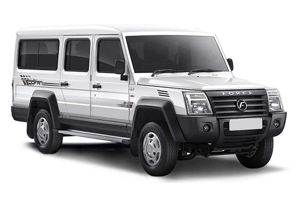 Nirbhay 2025 06 05T132346.136 Force Motors Trax Cruiser 2.6L Mercedes डीज़ल इंजन, पावर विंडो सेंट्रल लॉकिंग के साथ 13.83 लाख से शुरू