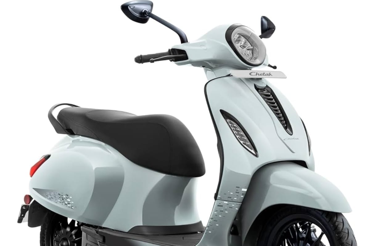 Nirbhay 2025 06 05T142458.356 Bajaj Chetak 4kW मोटर, रिवर्स मोड और TFT स्क्रीन के साथ, कीमत 1.00 लाख से 1.10 लाख