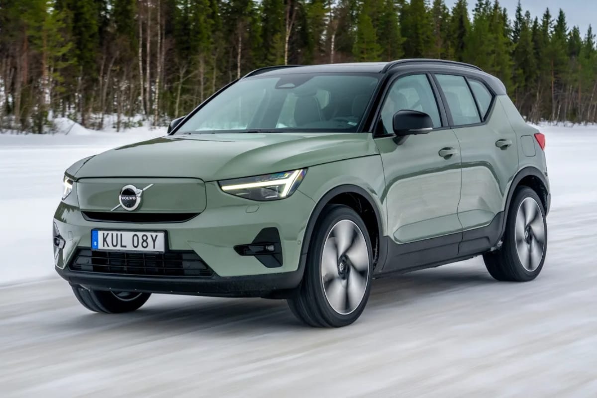 Nirbhay 2025 07 18T091543.776 2024 वोल्वो EX40 ने 50.10 लाख के लिए 150kW डीसी फास्ट चार्जर, 360 ° कैमरा और 78kWh बैटरी उपलब्ध कराया