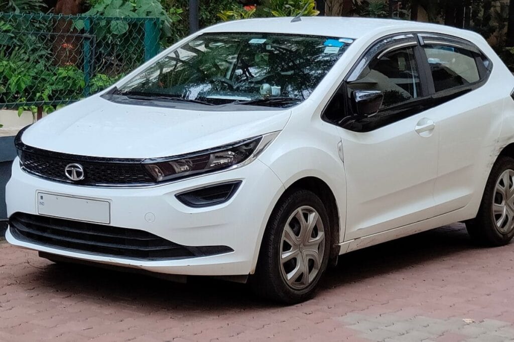 Nirbhay 2025 07 20T205808.707 2025 टाटा अल्ट्रोज फेसलिफ्ट ड्यूल स्क्रीन, 360 ° कैमरा और शानदार लुक, कीमत 6.89 लाख से शुरू होती है