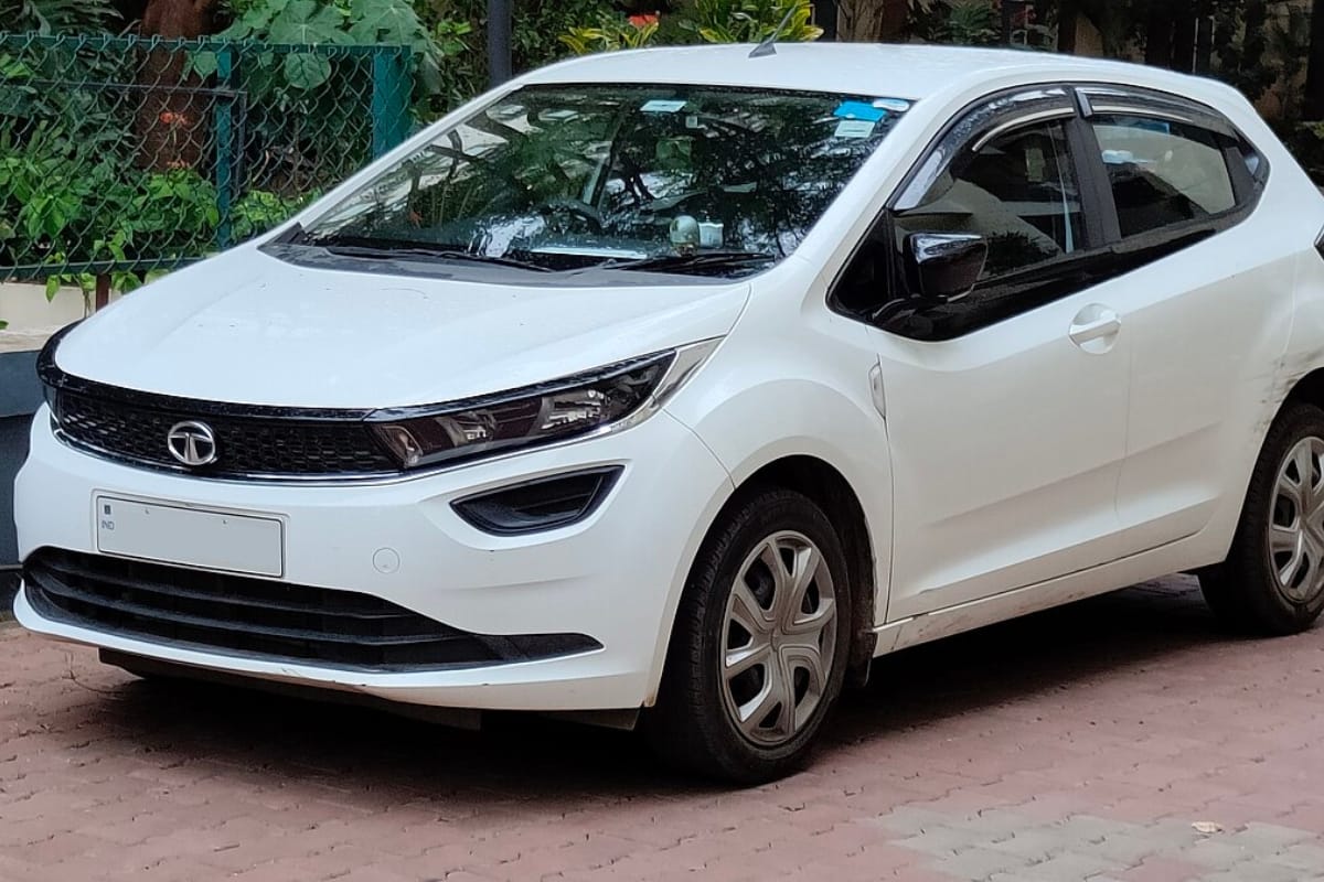 Nirbhay 2025 07 20T205808.707 2025 टाटा अल्ट्रोज फेसलिफ्ट ड्यूल स्क्रीन, 360 ° कैमरा और शानदार लुक, कीमत 6.89 लाख से शुरू होती है