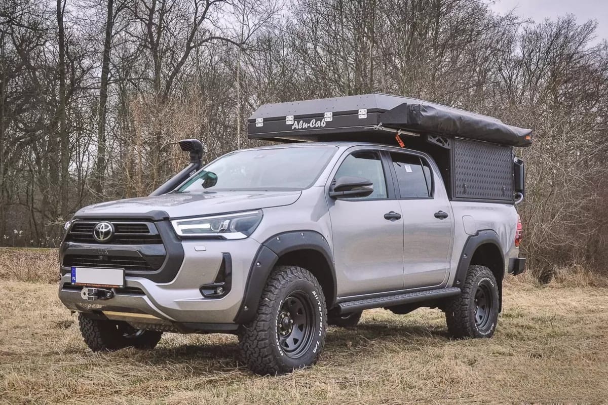 Nirbhay 2025 07 22T065145.561 टोयोटा हिलक्स शक्तिशाली 2.8L इंजन और 4 × 4 सड़क की ताकत, मूल्य 30.40 लाख से शुरू होता है