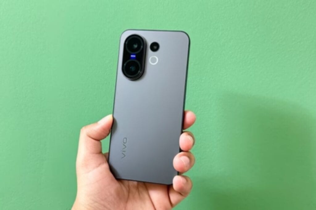 Nirbhay 2025 07 22T232835.517 VIVO X200 FE लॉन्च 6500mAh की बैटरी, 50MP कैमरा और 49,999 मूल्य