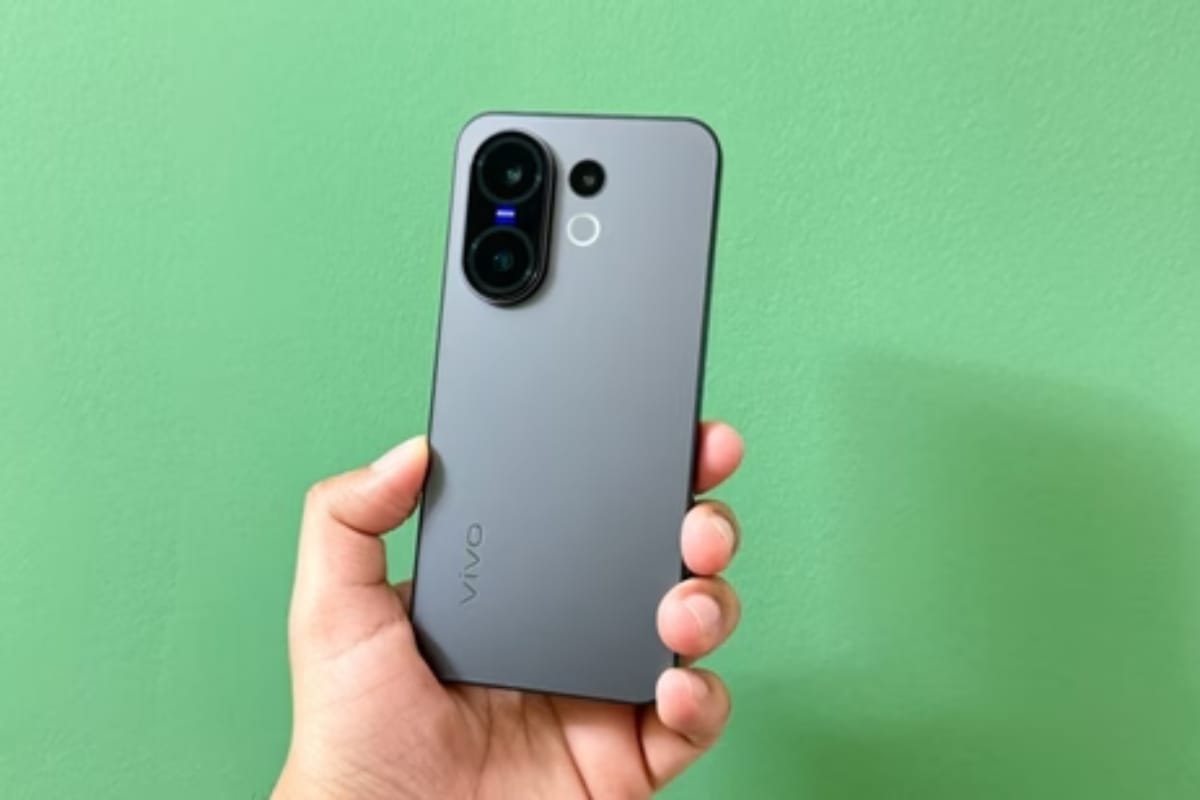 Nirbhay 2025 07 22T232835.517 VIVO X200 FE लॉन्च 6500mAh की बैटरी, 50MP कैमरा और 49,999 मूल्य