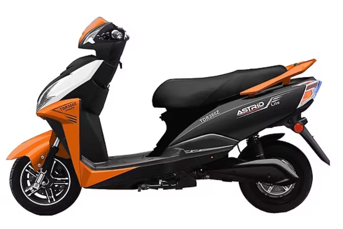 Nirbhay 2025 07 26T223725.240 Gemopai Astrid Lite शक्तिशाली 70kmph शीर्ष गति और 90 किमी रेंज, मूल्य 92,290 से शुरू होता है