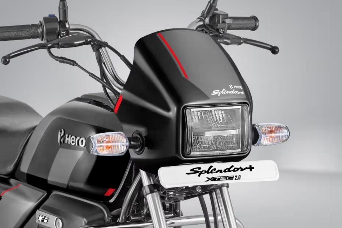 Nirbhay 2025 07 30T003040.433 हीरो स्प्लेंडर प्लस XTEC 80,750 डिजिटल डिस्प्ले, यूएसबी चार्जर और जबरदस्त माइलेज