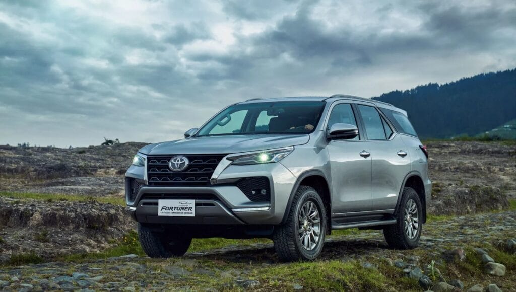 201 बीएचपी की शक्ति और 80 लीटर ईंधन टैंक। 33 लाख के लिए प्राप्त किया