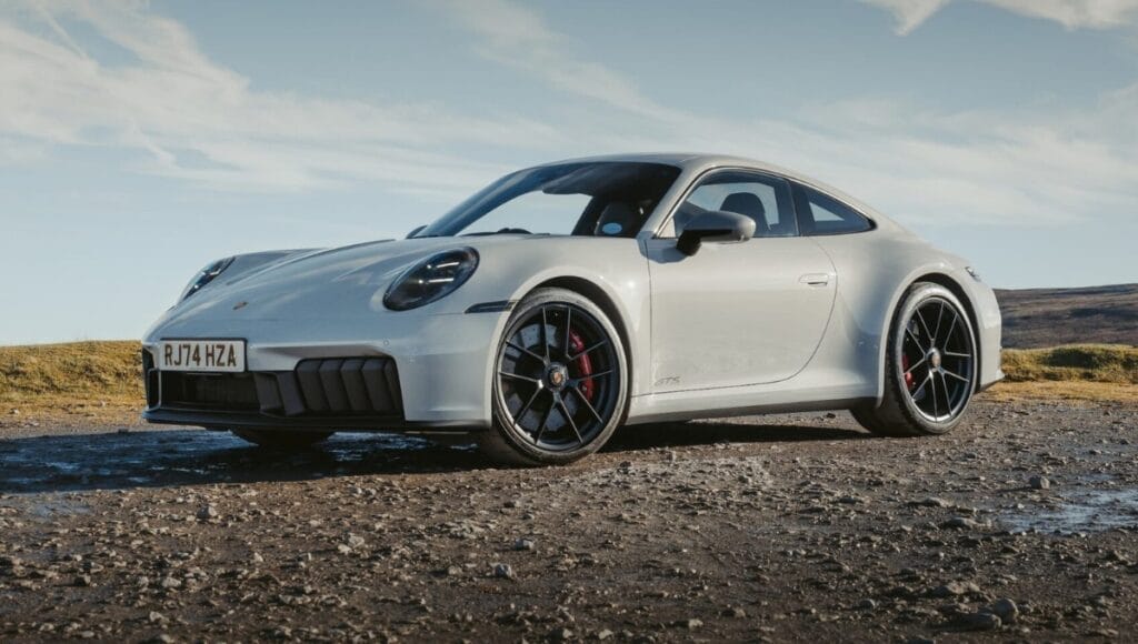 पोर्श 911 की कीमत ₹ 1.86 करोड़ है, लेकिन अगर आप सुविधाओं को देखते हैं, तो आप कहेंगे कि 'पैसा बरामद है!'