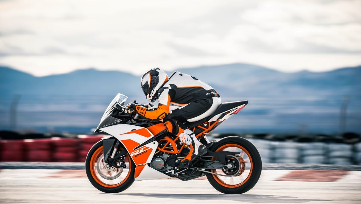 कीमत और मजबूत 25.8 पीएस, डिजिटल सुविधाओं और 13.7 एल ईंधन टैंक के साथ पूरी जानकारी