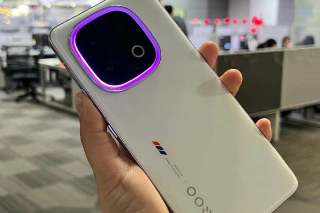 Nirbhay 2025 07 30T103945.899 IQO 13 6,150mAh की बैटरी और 120W चार्जिंग पावरहाउस, मूल्य 52,999 से शुरू होता है