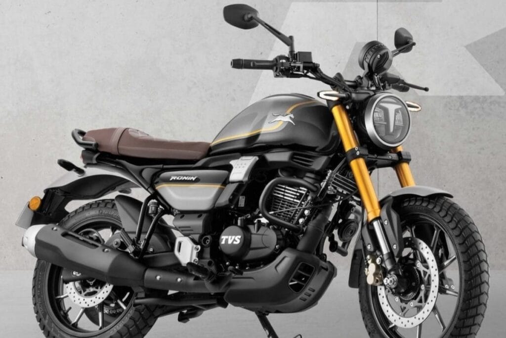 Nirbhay 2025 07 30T111017.592 टीवीएस रोनिन रेट्रो स्टाइल और स्मार्ट फीचर्स की परफेक्ट कॉम्बो, 1.35 लाख से कीमत
