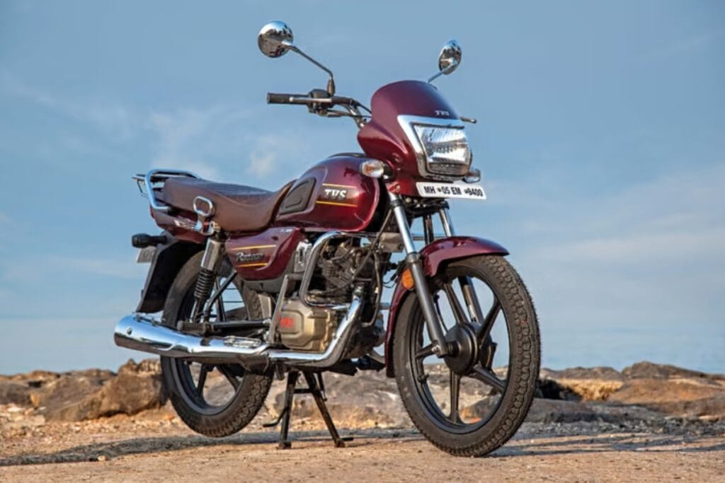 Nirbhay 2025 07 31T105136.980 87,129 में डिस्क ब्रेक और डिजिटल सुविधाओं के साथ टीवीएस राडॉन अब और भी अधिक स्टाइलिश