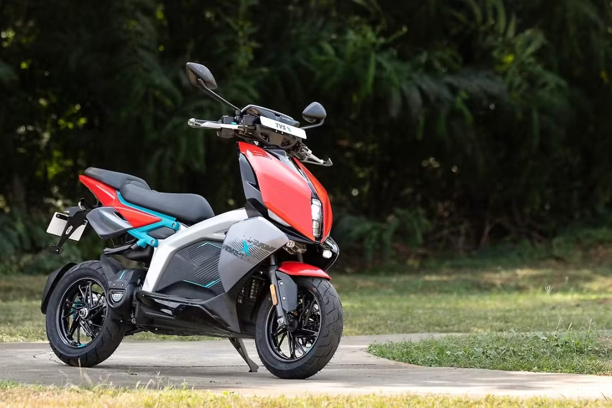 Nirbhay 2025 07 31T105226.106 टीवीएस x 2.63 लाख और 105 किमी प्रति घंटे की टॉप स्पीड फ्यूचरिस्टिक ईवी स्कूटर में 140 किमी रेंज