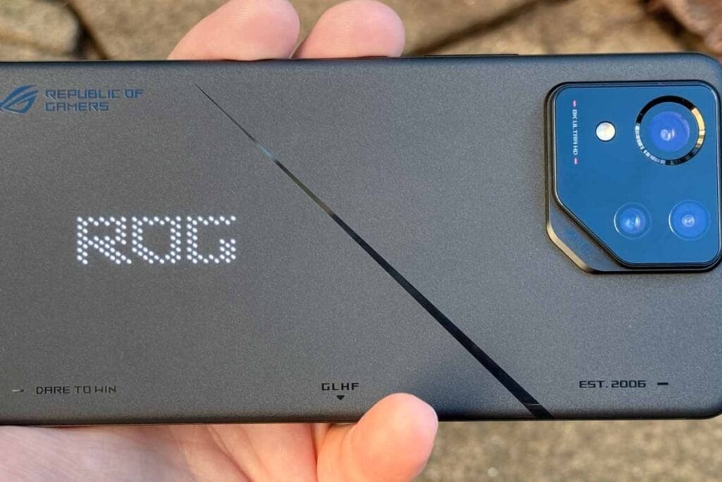 Nirbhay 2025 07 31T123150.650 ROG फोन 8 प्रो 1 लाख 8K वीडियो, गेमिंग ट्रिगर और 165 हर्ट्ज प्रदर्शन प्रदर्शन जानवर