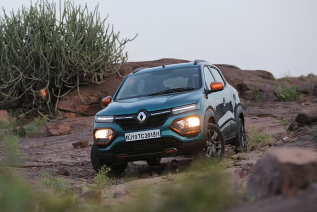 Nirbhay 2025 08 08T064445.836 रेनॉल्ट क्विड एक स्टाइलिश लुक में पाया गया, 22 kmpl माइलेज और डिजिटल डैशबोर्ड