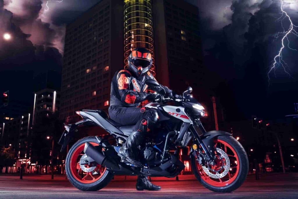 Nirbhay 2025 08 08T111821.001 YAMAHA MT 03 YZF R3 इंजन और एलईडी लाइटिंग के साथ, मूल्य 3,50,278