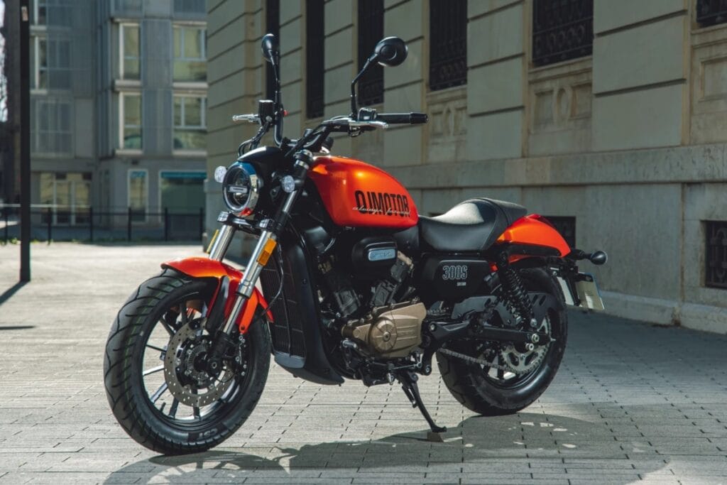 Nirbhay 2025 08 10T161130.383 QJ मोटर SRV 300 29.88 BHP पावर, डुअल एग्जॉस्ट एंड मस्कुलर लुक, प्राइस 3.19 लाख