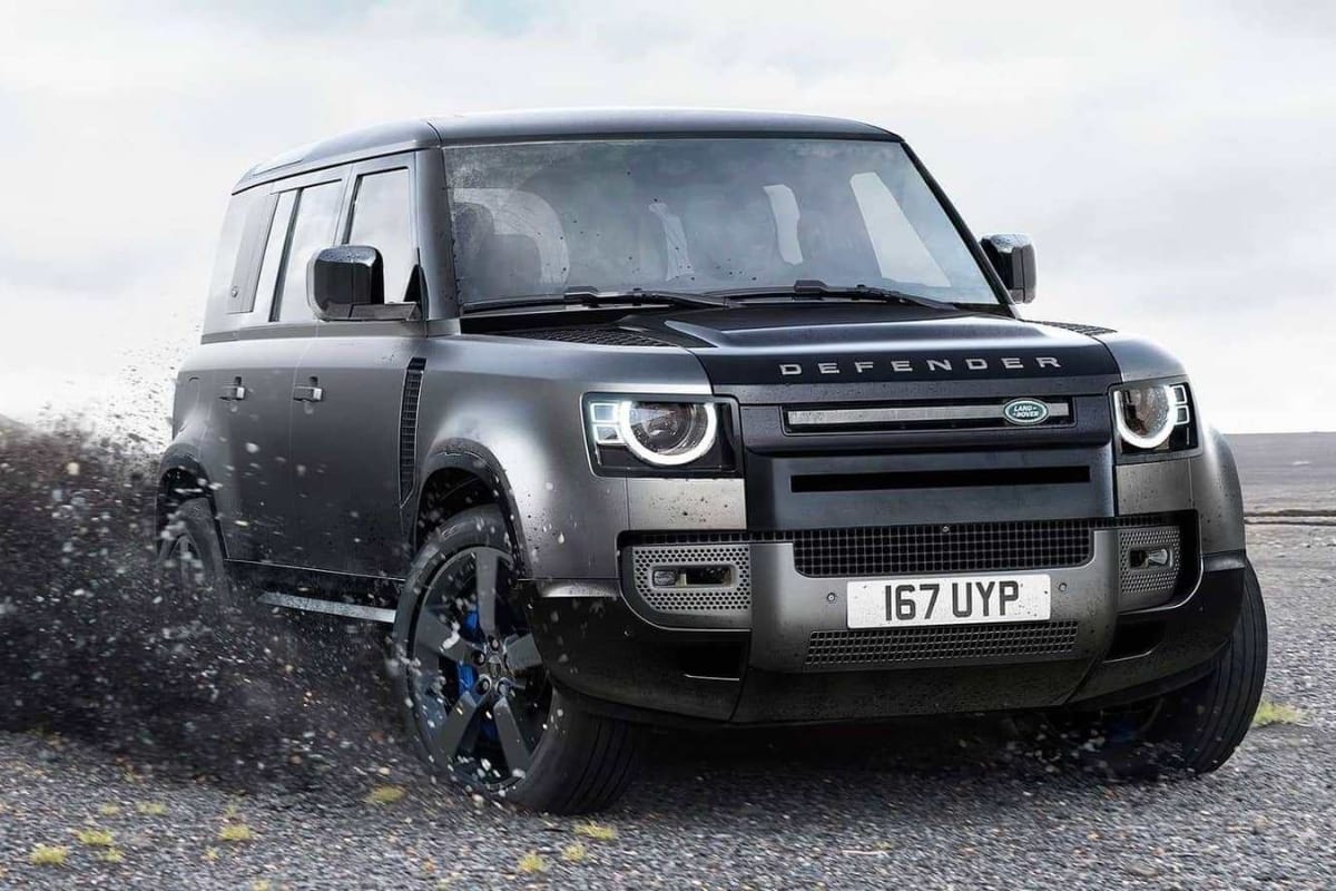 Nirbhay 2025 08 11T215231.605 लैंड रोवर डिफेंडर 2025 स्ट्रॉन्ग ऑफ रोड एसयूवी, 296bhp पावर और 1.05 करोड़ से शुरू होता है