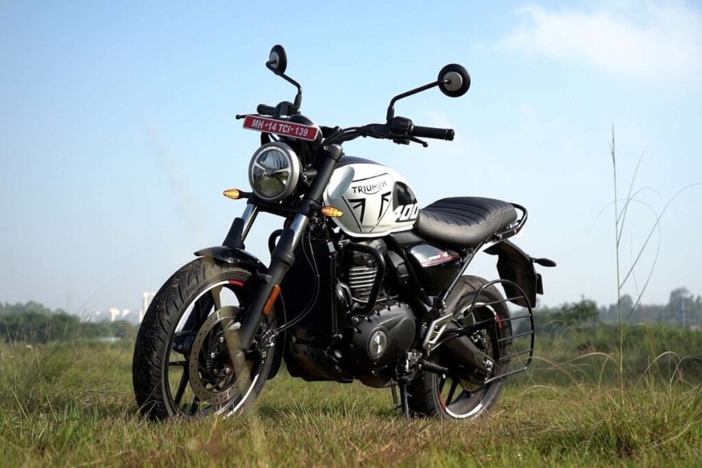 Nirbhay 2025 08 15T231708.299 ट्रायम्फ स्पीड T4 398cc पावर, 170 किग्रा और दोहरी चैनल ABS 2.33 लाख में