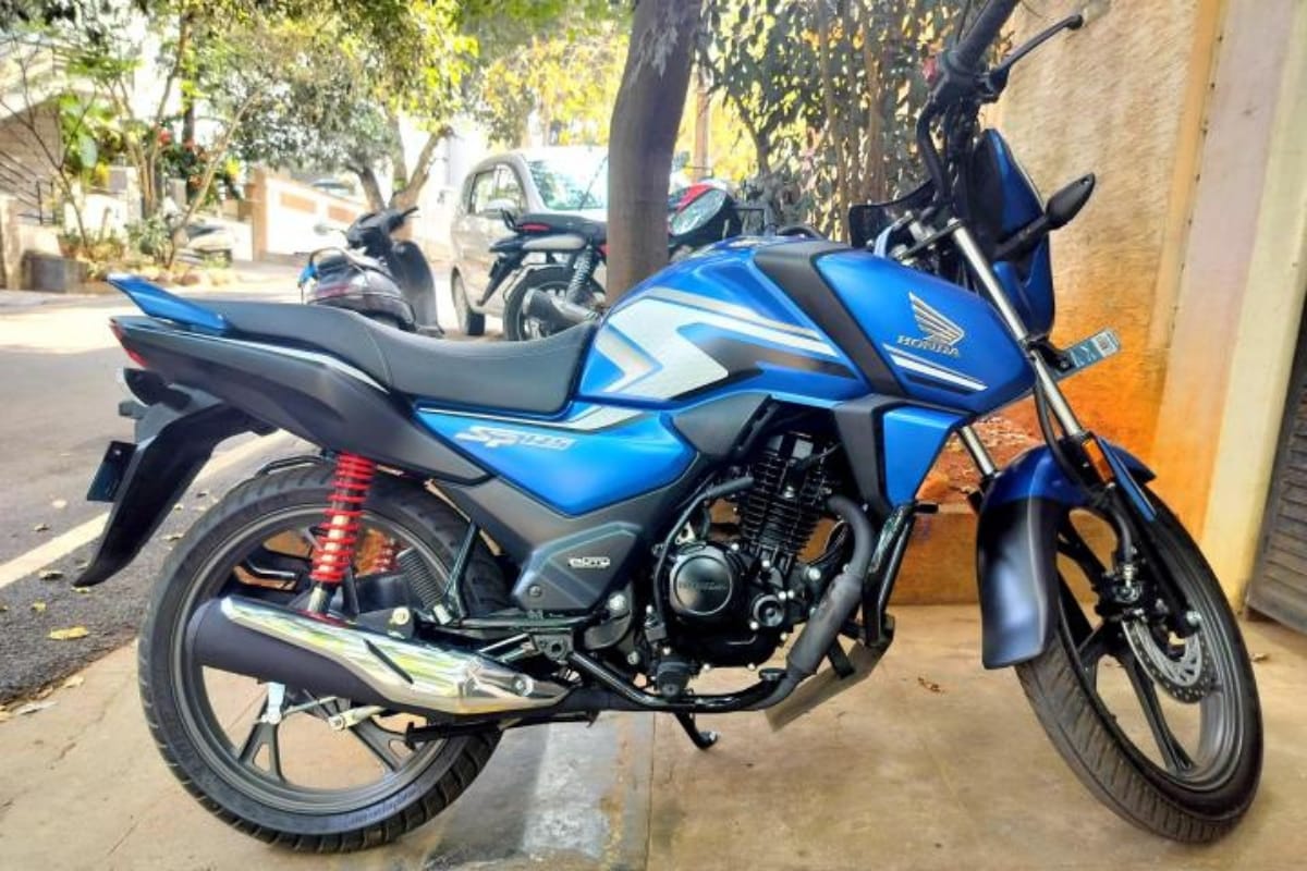 Nirbhay 2025 08 17T105605.820 होंडा एसपी 125 123.94cc इंजन, एलईडी हेडलाइट और डिजिटल क्लस्टर, मूल्य 94,221