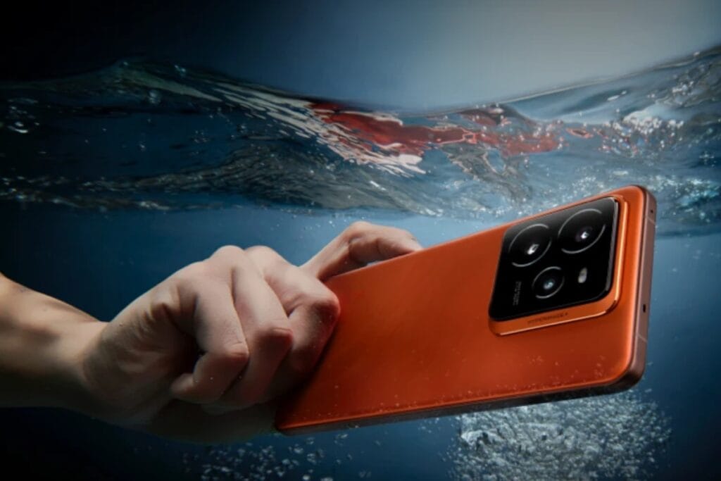 Nirbhay 2025 08 21T072558.845 Realme GT 7 50MP ट्रिपल कैमरा और 120W सुपरफास्ट चार्जिंग फोन 39,999 से शुरू होता है