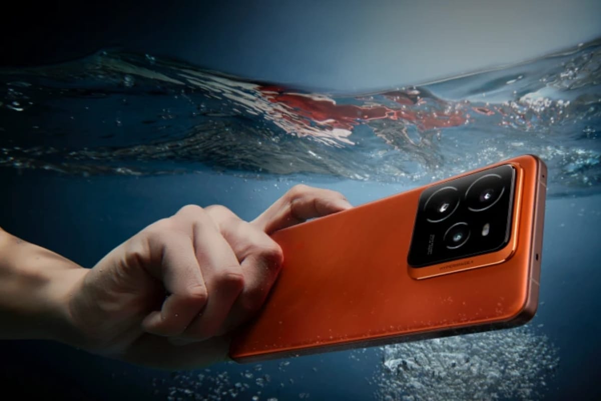 Nirbhay 2025 08 21T072558.845 Realme GT 7 50MP ट्रिपल कैमरा और 120W सुपरफास्ट चार्जिंग फोन 39,999 से शुरू होता है