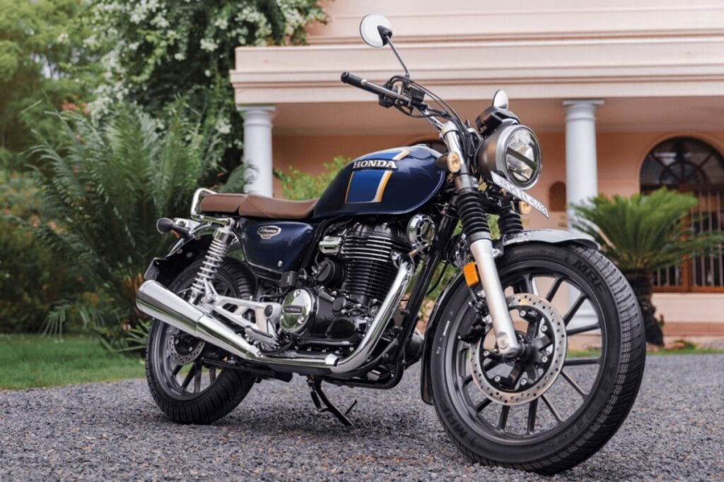 Honda CB350 रेट्रो लुक, शक्तिशाली 348cc इंजन और मूल्य 2.14 लाख से शुरू होता है 1 Nirbhay 2025 08 22T073839.861 Honda CB350 रेट्रो लुक, शक्तिशाली 348cc इंजन और मूल्य 2.14 लाख से शुरू होता है
