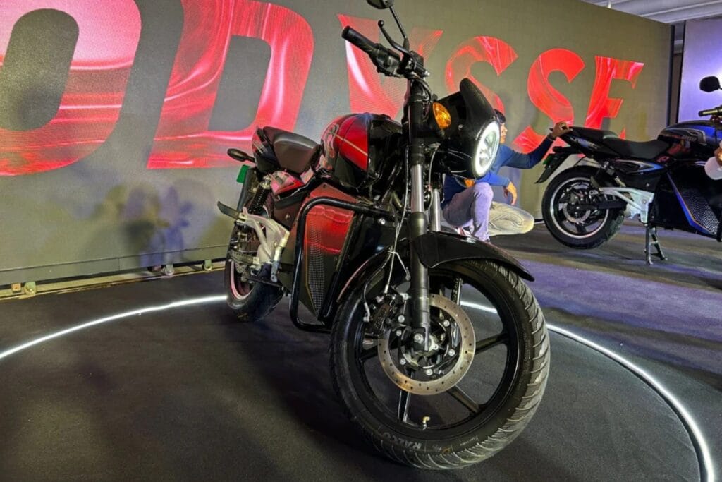 Nirbhay 2025 08 23T090230.006 Odysse Vader 3.7kWh बैटरी, स्मार्ट फीचर्स और शक्तिशाली डिजाइन 1.61 लाख