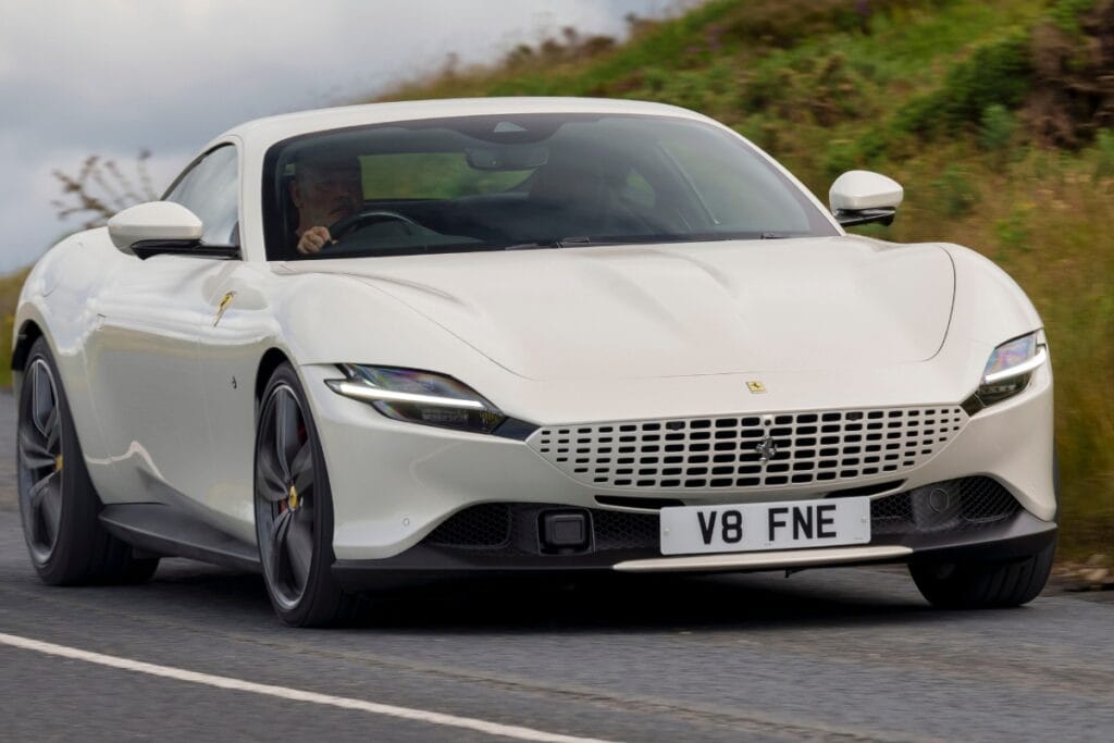 Nirbhay 2025 08 27T042535.165 फेरारी रोमा केवल 3.4 सेकंड में 0 से 100 किमी प्रति घंटे, 3.76 करोड़ में मजबूत शक्ति के साथ