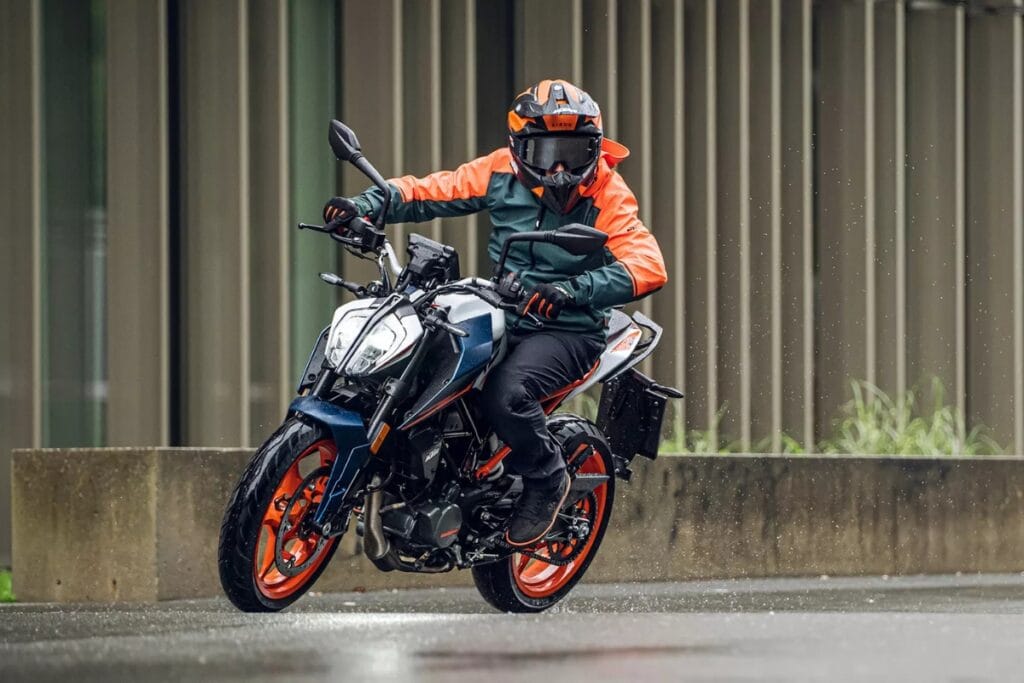 Nirbhay 2025 08 27T044322.341 KTM 160 ड्यूक 164.2CC BS6 इंजन और 18.73BHP पावर, मूल्य 1,85,195