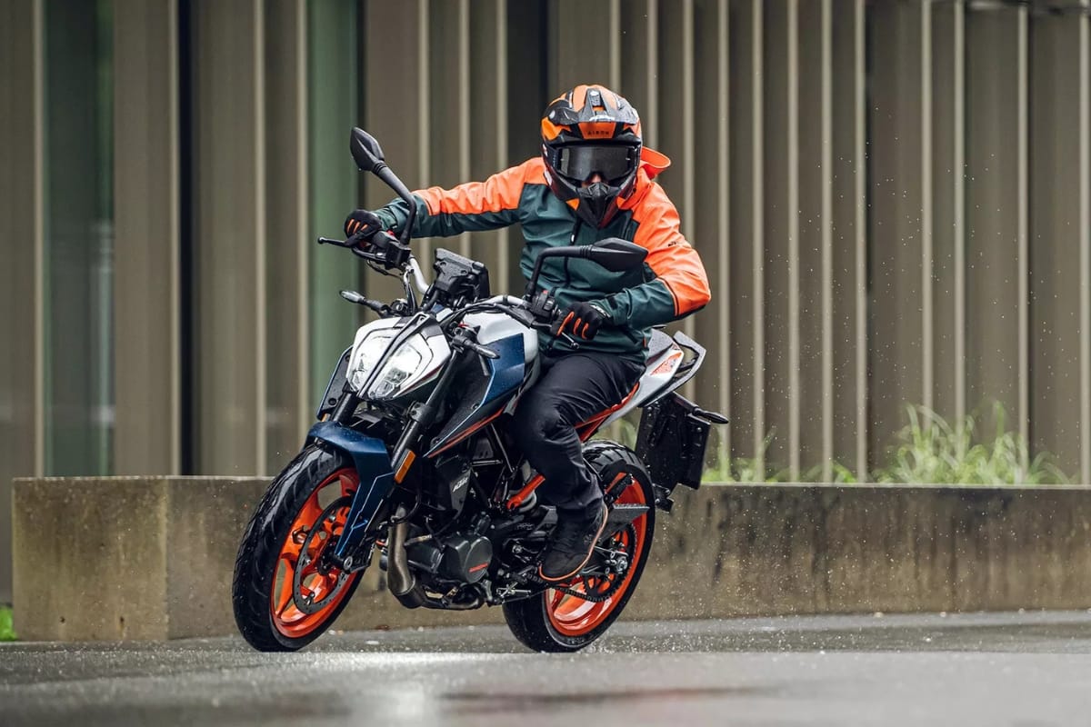 Nirbhay 2025 08 27T044322.341 KTM 160 ड्यूक 164.2CC BS6 इंजन और 18.73BHP पावर, मूल्य 1,85,195
