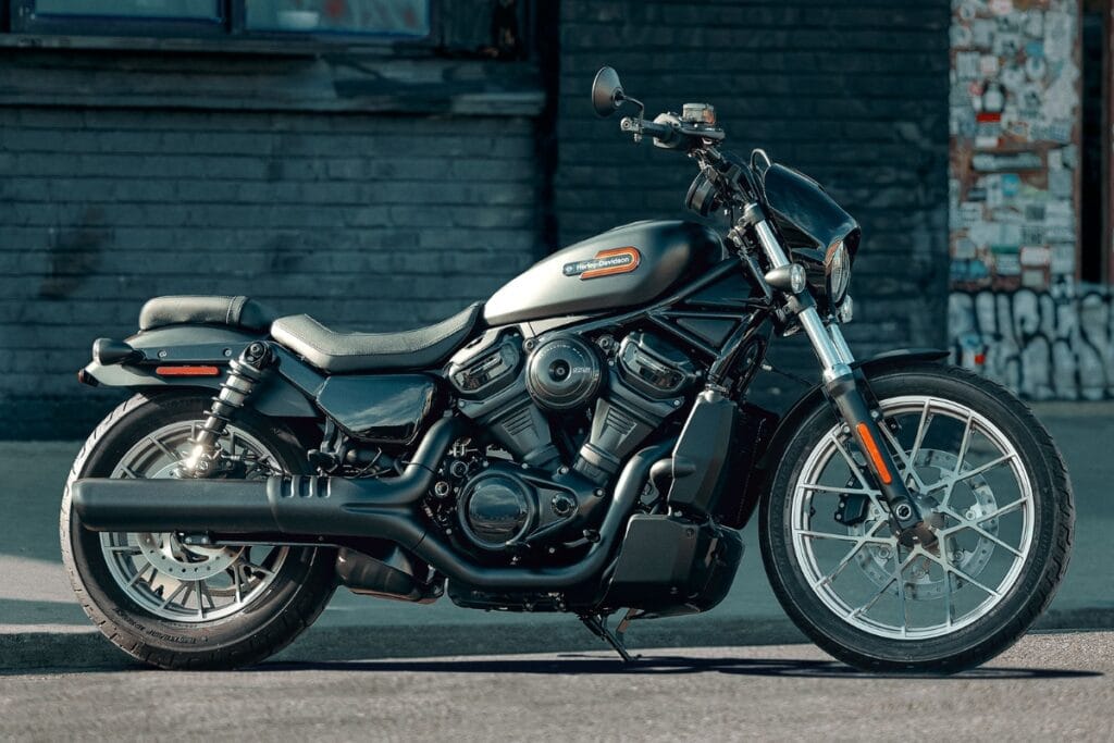 Nirbhay 2025 08 27T045056.260 हार्ले डेविडसन नाइट्स 975cc v ट्विन इंजन और 88.5bhp पावर के साथ, मूल्य 13,38,924