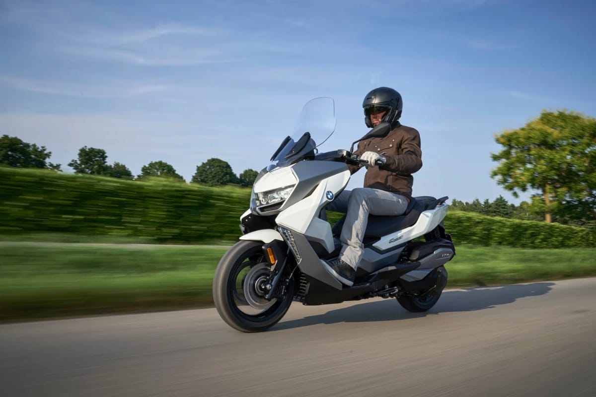 Nirbhay 2025 08 28T132057.395 BMW C 400 GT 350CC इंजन, 33.5bhp पावर और 139 किमीपीएच टॉप स्पीड प्राइस 11.75 लाख