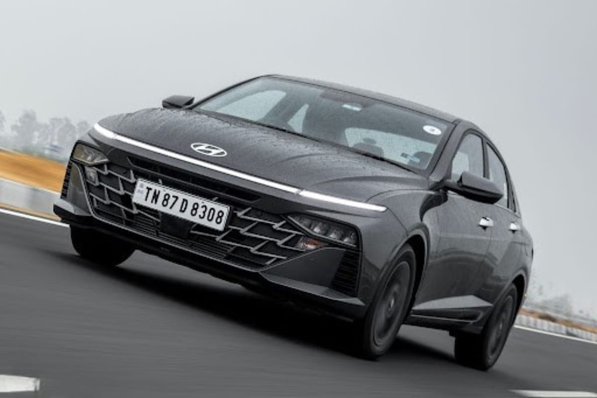 Nirbhay 2025 08 28T143428.758 हुंडई वर्ना 1.5L टर्बो पेट्रोल इंजन, मूल्य उन्नत सुविधाओं के साथ 11.00 लाख से शुरू हुआ