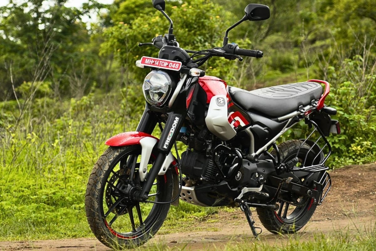 Nirbhay 2025 08 29T202155.839 बजाज फ्रीडम वर्ल्ड की पहली सीएनजी बाइक, 330 किमी माइलेज रेंज और कीमत 91,197 से शुरू होती है