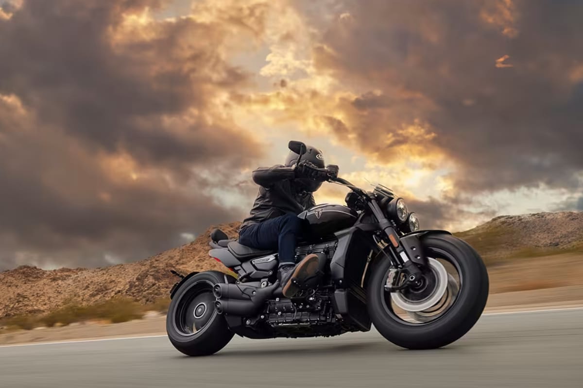 Nirbhay 2025 08 30T112241.698 221nm टॉर्क और चार राइडिंग मोड ट्रायम्फ रॉकेट 3, कीमत 23.08 लाख तक