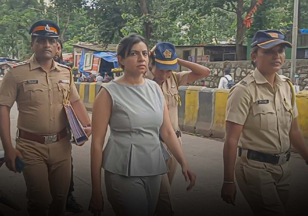 kotak RBL स्टाफ को झूठे बलात्कार के लिए जेल में डाल दिया, reast 1 Cr रिश्वत