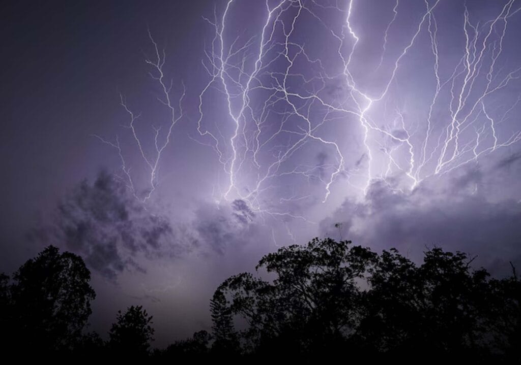 record मेगाफ्लैश लाइटनिंग रिकॉर्ड: 829 किमी सबसे लंबा बोल्ट