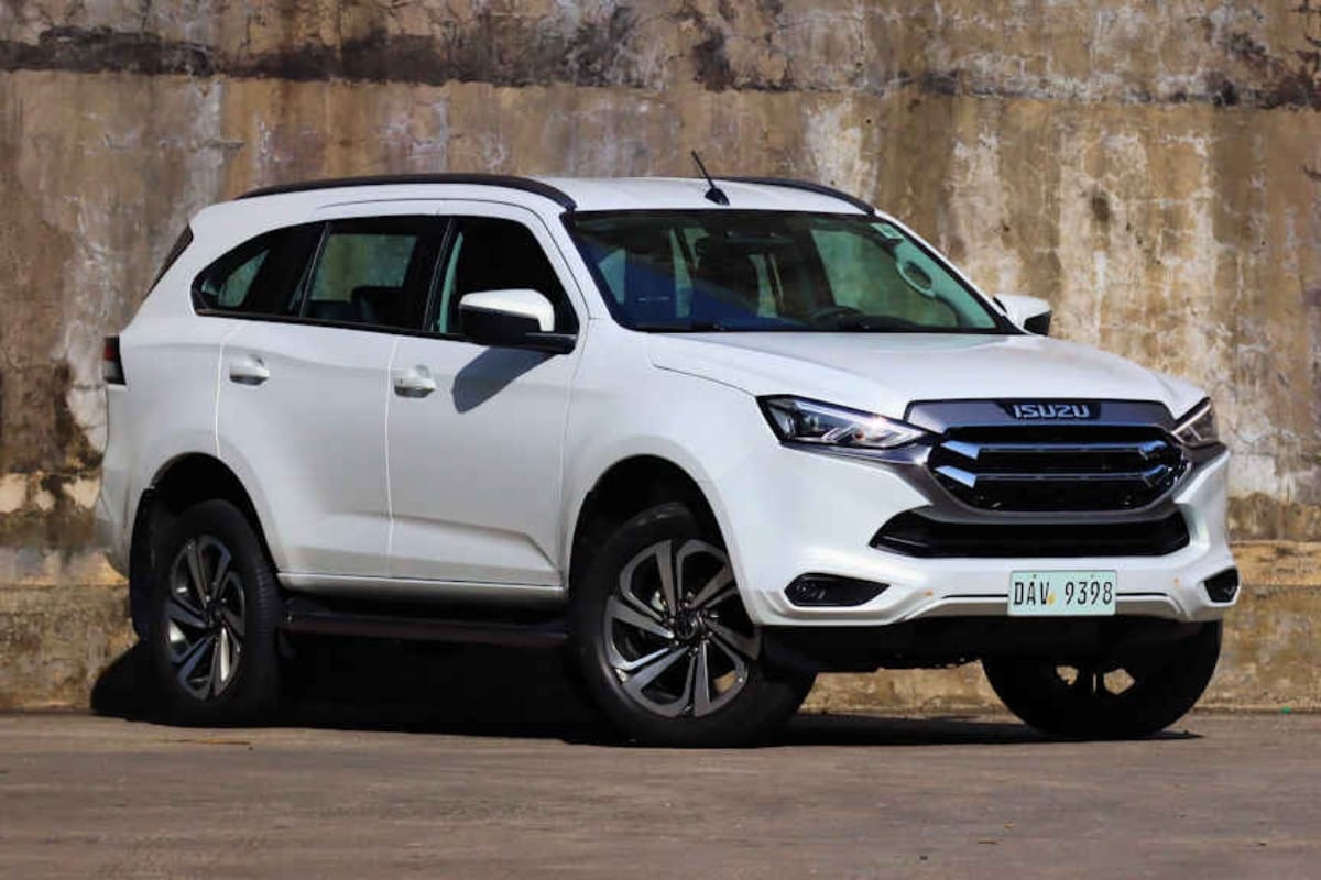 Nirbhay 2025 08 31T085040.802 ISUZU MU X 230 मिमी ग्राउंड क्लीयरेंस, मजबूत सड़क उपस्थिति मूल्य 37.00 लाख से शुरू हुआ