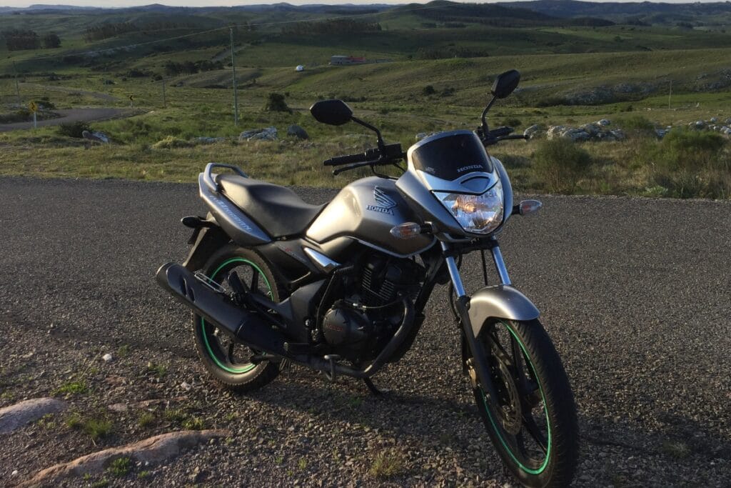 Nirbhay 2025 09 04T074437.937 होंडा यूनिकॉर्न 14.58NM टॉर्क, 5 स्पीड गियरबॉक्स और मूल्य 1.20 लाख