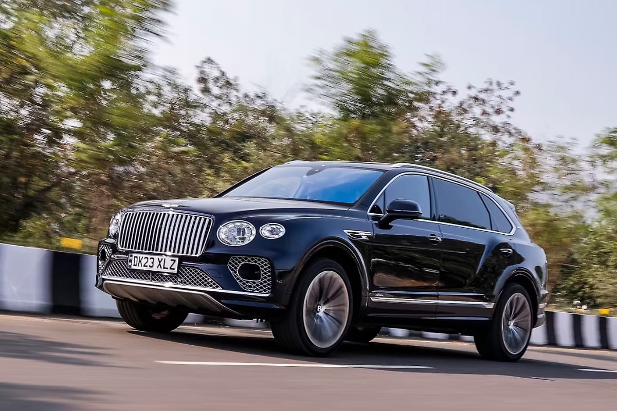 Nirbhay 2025 09 06T144222.830 बेंटले बेंटायगा 4.10 करोड़ से शुरू होता है, मजबूत V8 इंजन और लक्जरी सुविधाओं के साथ शाही शैली