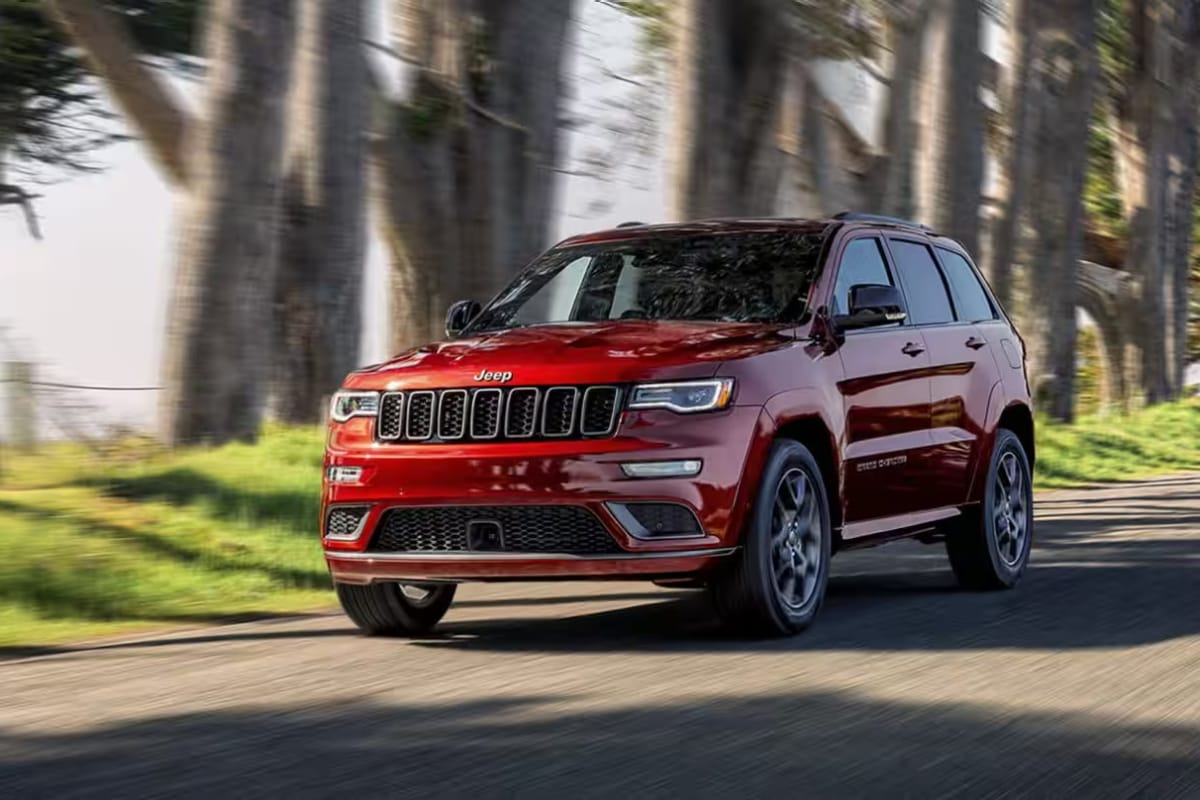 Nirbhay 2025 09 09T232632.987 जीप ग्रैंड चेरोकी 2.0L टर्बो इंजन, 4 ड्राइव मॉड और मूल्य 67.50 लाख