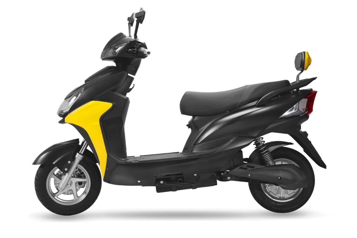 Nirbhay 2025 09 10T000601.701 ओडिसी E2GO 60 किमी रेंज, 25 किमी प्रति घंटे की गति और सिर्फ 71,100 में एक बिना लाइसेंस के इलेक्ट्रिक स्कूटी के बिना इलेक्ट्रिक स्कूटी