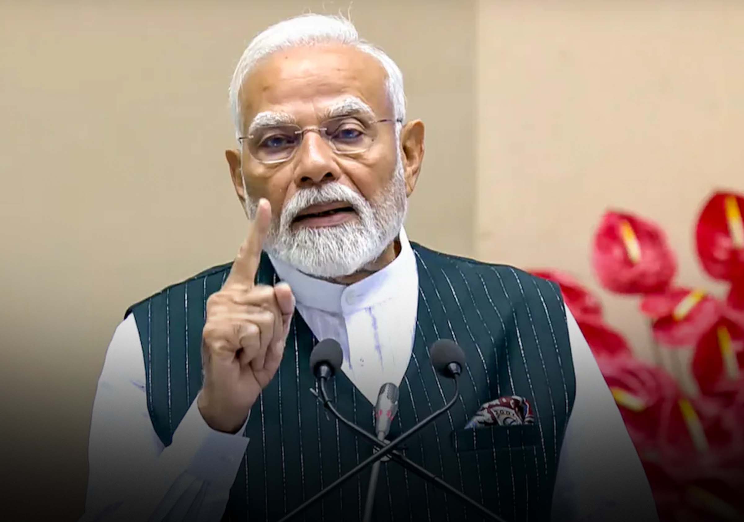 modi 1 पीएम मोदी द्वारा स्वास्थ नारी साशकट पारिवर अभियान लॉन्च