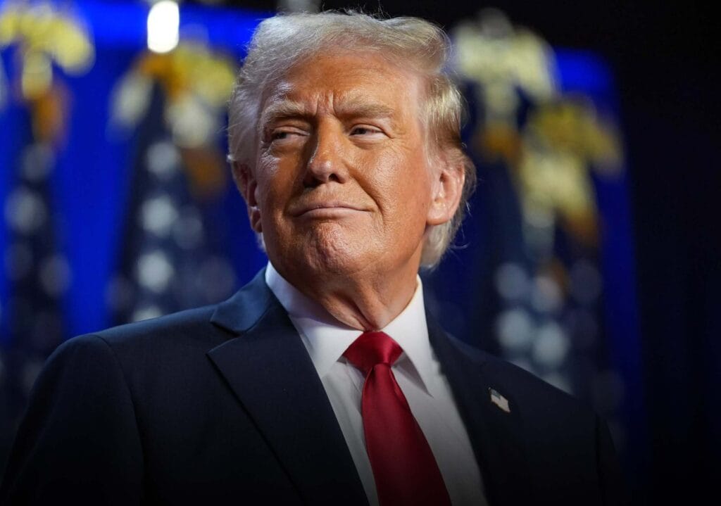 trump 1 ट्रम्प एच -1 बी वीजा शुल्क वृद्धि $ 100,000 भुगतान आवश्यकता का परिचय देती है