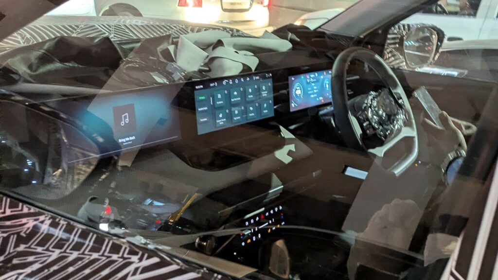 tata sierra interiors spied triple screen 6 Tata Sierra Interiors Fully Revealed – Triple Screen Layout, Premium Dashboard Spied