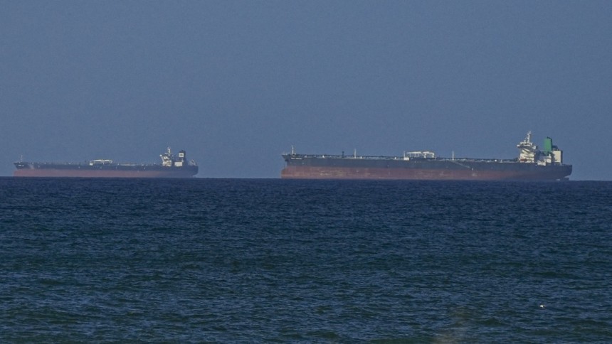 US-Iran Conflict Escalates: Strait of Hormuz Fire & Stalled Talks 10 U.S. strikes at least two locations in Iran, American official says